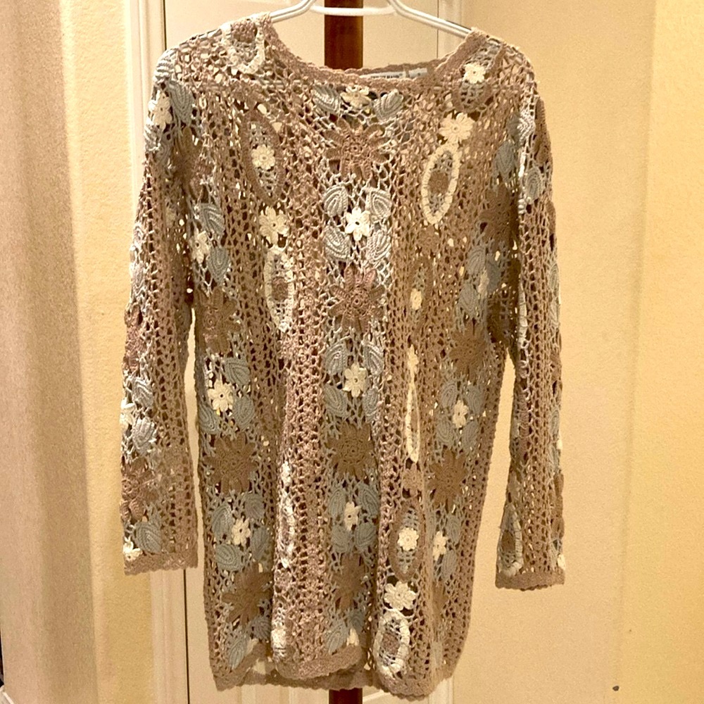 Handmaid knitted flower top layer blouse